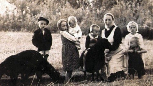 Nella quotidianità familiare le radici della santità QUO-207 Nella quotidianità familiare le radici della santità QUO-207