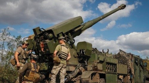 Ukrainian servicemen prepare to fire a 2S22 Bohdana self-propelled howitzer towards Russian troops, ...