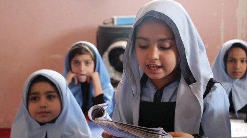epaselect epa10846034 Afghan school children attend their classes at a school on the eve of UNESCO ...