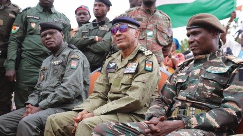 epaselect epa10894578 Members of the Niger military-run government (L-R) Police Deputy General ...