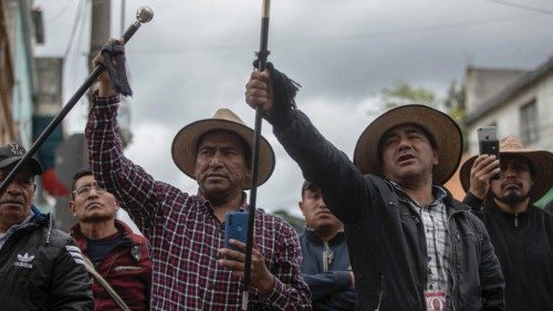 epa10924442 Hundreds of indigenous people complete 16 days of blockades and demonstrations ... epa10924442 Hundreds of indigenous people complete 16 days of blockades and demonstrations ...