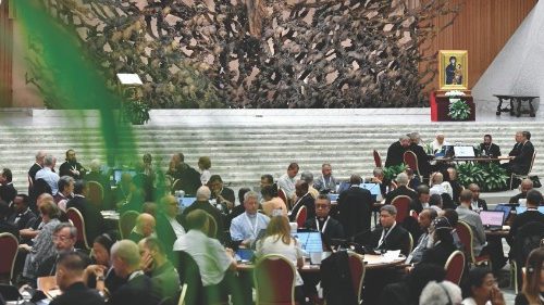 Sinodo: il briefing quotidiano in Sala stampa QUO-242 Sinodo: il briefing quotidiano in Sala stampa QUO-242