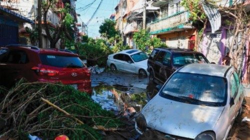 TOPSHOT - View of the damage caused after the passage of Hurricane Otis in Acapulco, Guerrero State, ...