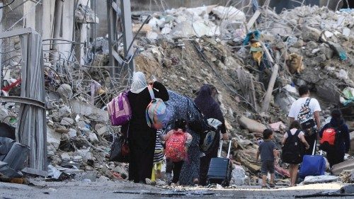 Palestinians carry their belongings as they flee their houses, amid the ongoing conflict between ... Palestinians carry their belongings as they flee their houses, amid the ongoing conflict between ...