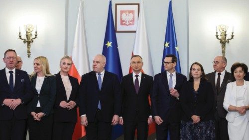 epa10973827 Polish President Andrzej Duda (5-R) and Prime Minister Mateusz Morawiecki (4-R) attend a ...