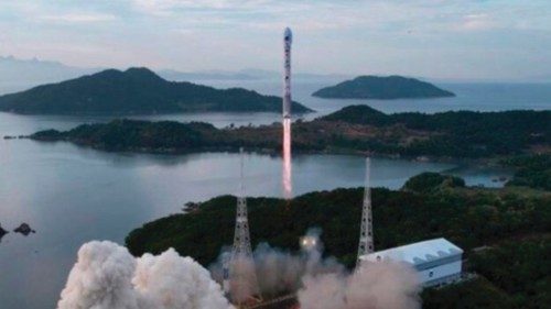  Pyongyang annuncia  il lancio  di un satellite militare  QUO-268