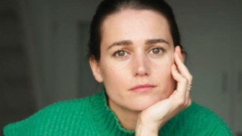  Annabelle Hirsch e lo spillone  QUO-271