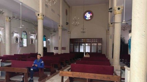 In parrocchia siamo 600 rifugiati Cerchiamo di vivere come una grande famiglia QUO-278 In parrocchia siamo 600 rifugiati Cerchiamo di vivere come una grande famiglia QUO-278