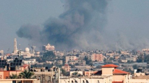 Smoke rises following Israeli strikes in Khan Yunis in the southern Gaza Strip, on December 4, 2023, ... Smoke rises following Israeli strikes in Khan Yunis in the southern Gaza Strip, on December 4, 2023, ...