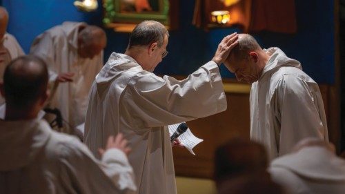 Taize, Dec 2, 2023
Foto: Tamino Petelinsek/Taize
tamino7@gmail.com Taize, Dec 2, 2023
Foto: Tamino Petelinsek/Taize
tamino7@gmail.com