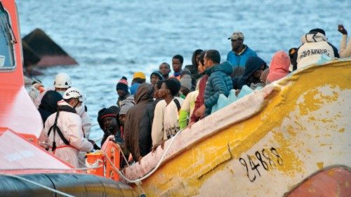 A 'cayuco' boat carrying 156 migrants arrives at La Restinga seaport, in the municipality of El ... A 'cayuco' boat carrying 156 migrants arrives at La Restinga seaport, in the municipality of El ...