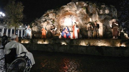 La visita al presepe allestito in piazza San Pietro QUO-001 La visita al presepe allestito in piazza San Pietro QUO-001