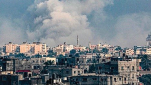 TOPSHOT - A picture taken from Rafah shows smoke billowing over Khan Yunis in the southern Gaza ... TOPSHOT - A picture taken from Rafah shows smoke billowing over Khan Yunis in the southern Gaza ...