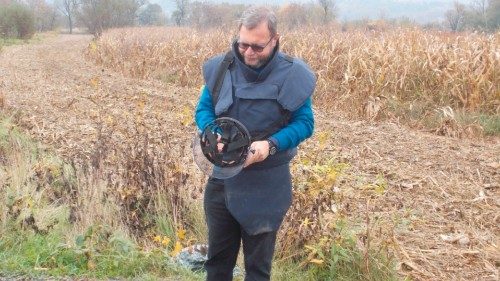 Io ex fabbricante di armi dico: la guerra è una follia QUO-007 Io ex fabbricante di armi dico: la guerra è una follia QUO-007