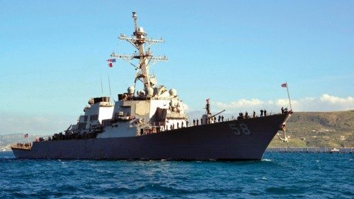 This US Navy handout photo taken on April 29, 2015 shows the USS Laboon (DDG-58) sailing into Souda ... This US Navy handout photo taken on April 29, 2015 shows the USS Laboon (DDG-58) sailing into Souda ...