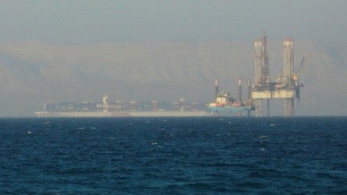 FILE PHOTO: FILE PHOTO: A container ship crosses an oil platform at the Gulf of Suez towards the Red ... FILE PHOTO: FILE PHOTO: A container ship crosses an oil platform at the Gulf of Suez towards the Red ...