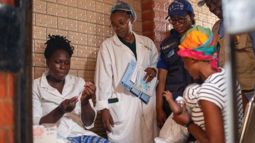 epa11096743 A nurse prepares to vaccinate a child against malaria in Nyalla Medical Centre in ...