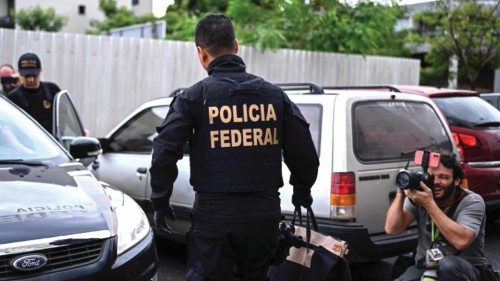 epa11136911 Federal Police agents leave the house of Brazilian former minister Augusto Heleno in ...