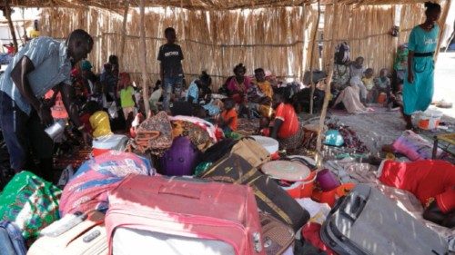Nella nazione africana lacerata dalla violenza una persona su due ha bisogno di aiuti umanitari ... Nella nazione africana lacerata dalla violenza una persona su due ha bisogno di aiuti umanitari ...