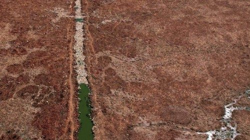 TOPSHOT - Aerial view of the Katari river filthed with rubbish coming from the city of El Alto and ... TOPSHOT - Aerial view of the Katari river filthed with rubbish coming from the city of El Alto and ...