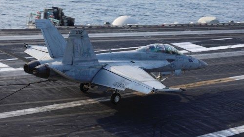 A F/A-18E Super Hornet fighter jet of the Fighting Swordsmen VFA-32 lands on the flight-deck of the ... A F/A-18E Super Hornet fighter jet of the Fighting Swordsmen VFA-32 lands on the flight-deck of the ...