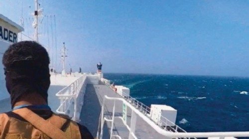 Attacco degli houthi a un cargo nel Golfo di Aden QUO-039 Attacco degli houthi a un cargo nel Golfo di Aden QUO-039