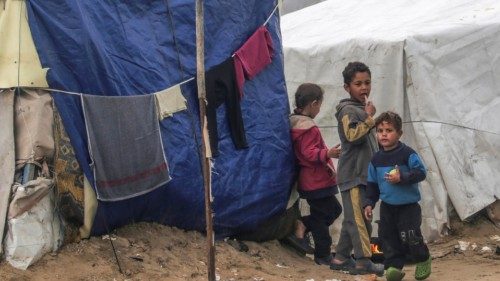 epa11167399 Palestinian children who fled with their families from the northern Gaza Strip and Rafah ... epa11167399 Palestinian children who fled with their families from the northern Gaza Strip and Rafah ...