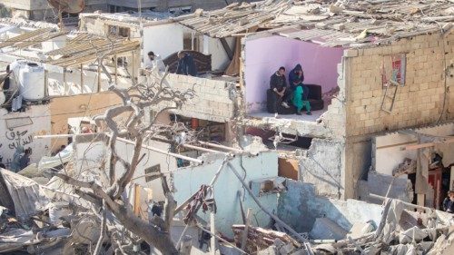 epa11171668 Palestinians inspect the damage following an Israeli airstrike on the Al-Farouq Mosque ... epa11171668 Palestinians inspect the damage following an Israeli airstrike on the Al-Farouq Mosque ...