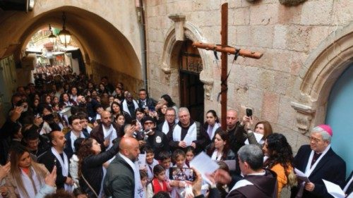 Via Crucis per la pace a Gerusalemme QUO-045 Via Crucis per la pace a Gerusalemme QUO-045