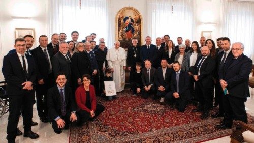 Gli organizzatori ricevuti dal Papa a Santa Marta QUO-053 Gli organizzatori ricevuti dal Papa a Santa Marta QUO-053