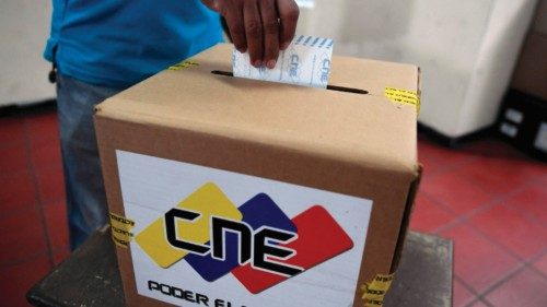 (FILES) A man casts his vote during in a dry-run simulation for the upcoming Venezuela's legislative ... (FILES) A man casts his vote during in a dry-run simulation for the upcoming Venezuela's legislative ...