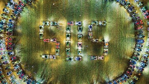 epaselect epa11189539 Farmers form a giant 'SOS' distress signal with their tractors as coordinated ... epaselect epa11189539 Farmers form a giant 'SOS' distress signal with their tractors as coordinated ...