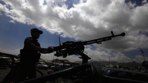 epa11212136 A Houthi soldier mans a machine gun on a vehicle while on patrol in Sana'a, Yemen, 10 ... epa11212136 A Houthi soldier mans a machine gun on a vehicle while on patrol in Sana'a, Yemen, 10 ...