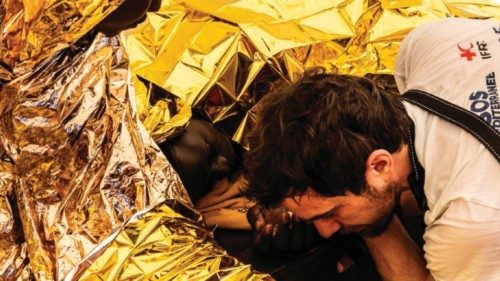 Almeno 60 migranti morti in un naufragio nel Canale di Sicilia QUO-061 Almeno 60 migranti morti in un naufragio nel Canale di Sicilia QUO-061