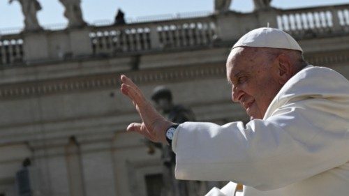 Francesco: non penso alle dimissioni, nel caso sarei vescovo emerito di Roma QUO-061 Francesco: non penso alle dimissioni, nel caso sarei vescovo emerito di Roma QUO-061