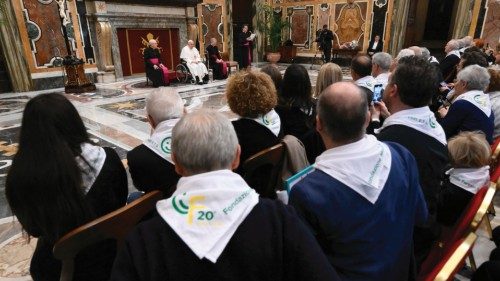  Lavorare tra gli ultimi e lavorare insieme  QUO-063