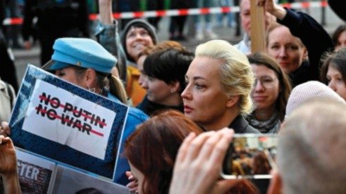 TOPSHOT - Yulia Navalnaya (C), widow of the late Kremlin opposition leader Alexei Navalny, arrives ... TOPSHOT - Yulia Navalnaya (C), widow of the late Kremlin opposition leader Alexei Navalny, arrives ...