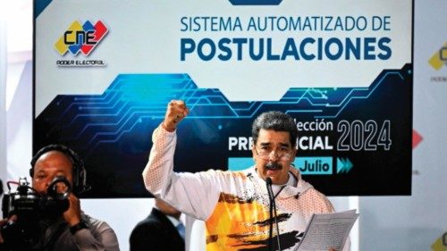 Venezuela's President Nicolas Maduro speaks at the headquarters of the National Electoral Council ... Venezuela's President Nicolas Maduro speaks at the headquarters of the National Electoral Council ...
