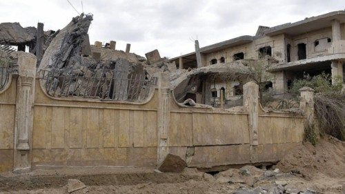 This picture taken on March 26, 2024 shows a view of a damaged building following an air strike in ...