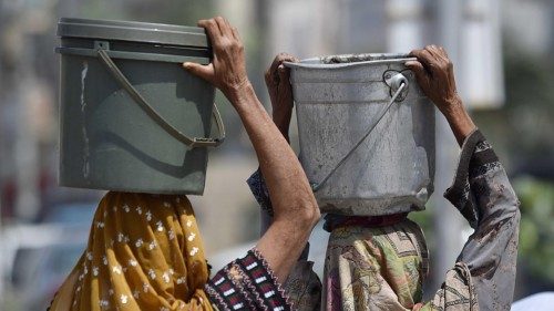 epa11234120 People carry drinking water from a community tap home ahead of World Water Day in ... epa11234120 People carry drinking water from a community tap home ahead of World Water Day in ...