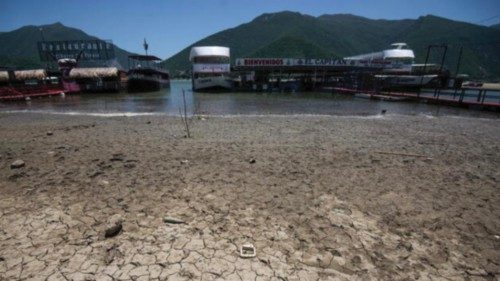 epa10764873 View of dried La Boca dam's bed in Santiago municipality, Nuevo Leon state, Mexico, on ...