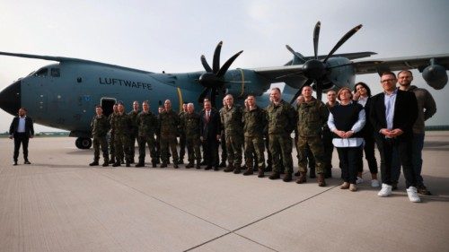 epa11265043 German Defense Minister Boris Pistorius (C) poses with soldiers before the take-off of a ... epa11265043 German Defense Minister Boris Pistorius (C) poses with soldiers before the take-off of a ...