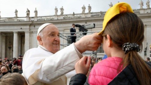  «La guerra è dappertutto Preghiamo  per la pace»  QUO-082