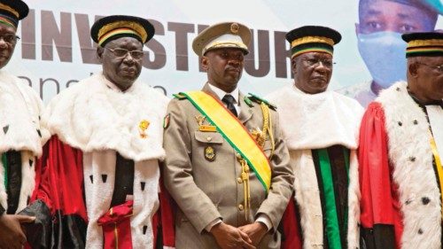 (FILES) New interim Malian President, Colonel Assimi Goita (C), stands with members of the Supreme ... (FILES) New interim Malian President, Colonel Assimi Goita (C), stands with members of the Supreme ...