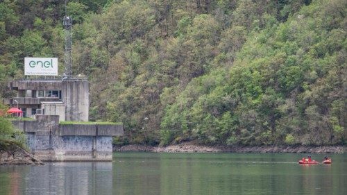 Proseguono le ricerche dei dispersi dopo lsplosione alla centrale idroelettrica Enel al Lago di ... Proseguono le ricerche dei dispersi dopo lsplosione alla centrale idroelettrica Enel al Lago di ...