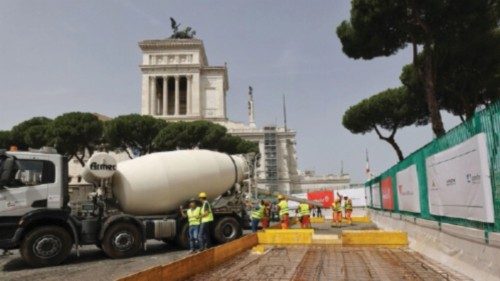  Un portale per seguire i cantieri e lo sviluppo della città  QUO-085