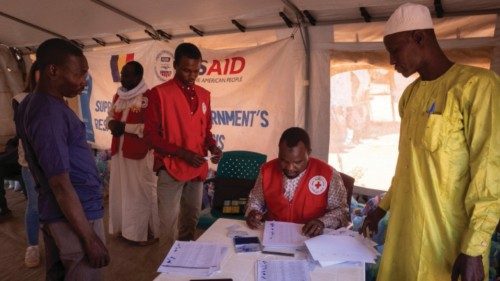 epa11275412 Workers of the World Food Programme (WFP) and Red Cross attend to refugees that have ... epa11275412 Workers of the World Food Programme (WFP) and Red Cross attend to refugees that have ...