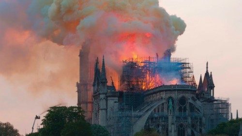  Notre-Dame rinasce dalle ceneri  QUO-086