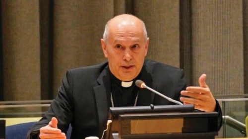 El arzobispo Gabriele Caccia, observador permanente del Vaticano ante las Naciones Unidas, habla en ...