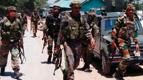 Kulgam: Soldiers during an operation launched after at least two Indian Army soldiers were killed ... Kulgam: Soldiers during an operation launched after at least two Indian Army soldiers were killed ...